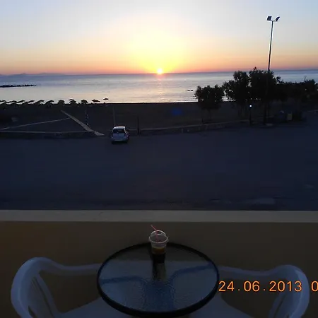 To Let Rena 3* Monolithos (Santorini)