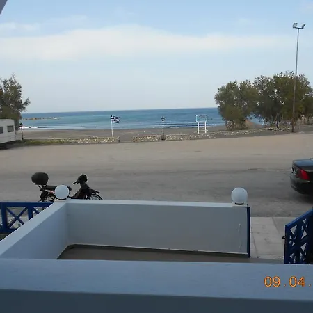 To Let Rena 3* Monolithos (Santorini)
