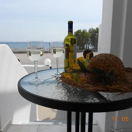 Guest house To Let Rena Monolithos (Santorini)