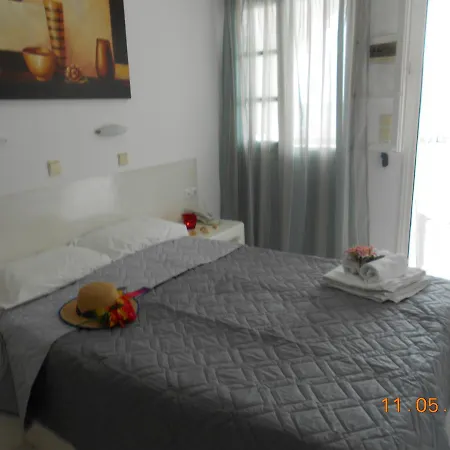 To Let Rena Guest house Monolithos (Santorini)