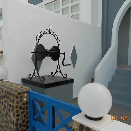 To Let Rena Monolitos