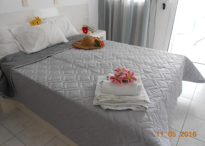 To Let Rena Гостевой дом Монолитос