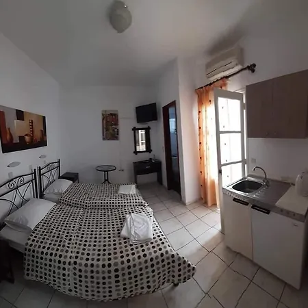 To Let Rena 3* Monolithos