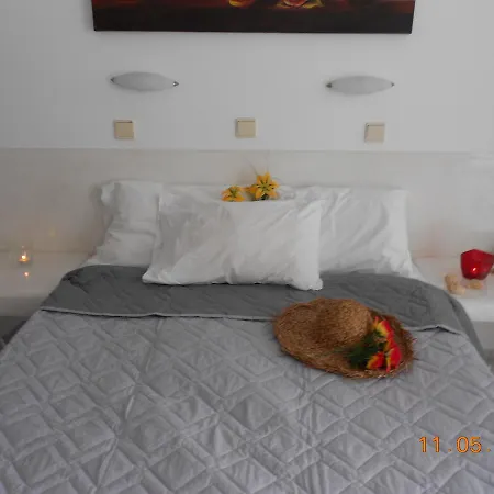 To Let Rena 3* Monolithos